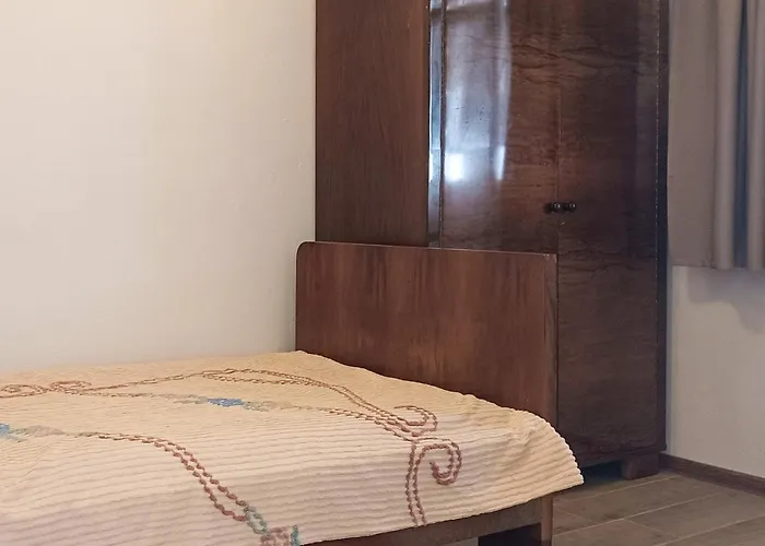 In With Kitchen Gruda